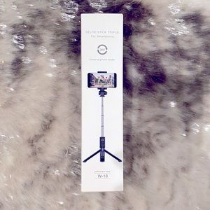 Brand NEW Tripod with remote for selfies!